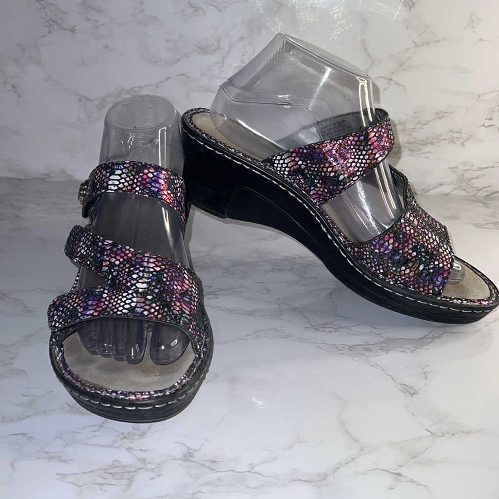 Fabulous Holographic Mermaid Scales Or Snake Print Super Comfortable And Cute